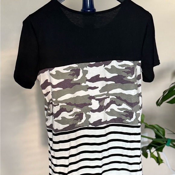 Women’s Camouflage and Striped Pocket T, Size Small - Picture 4 of 5